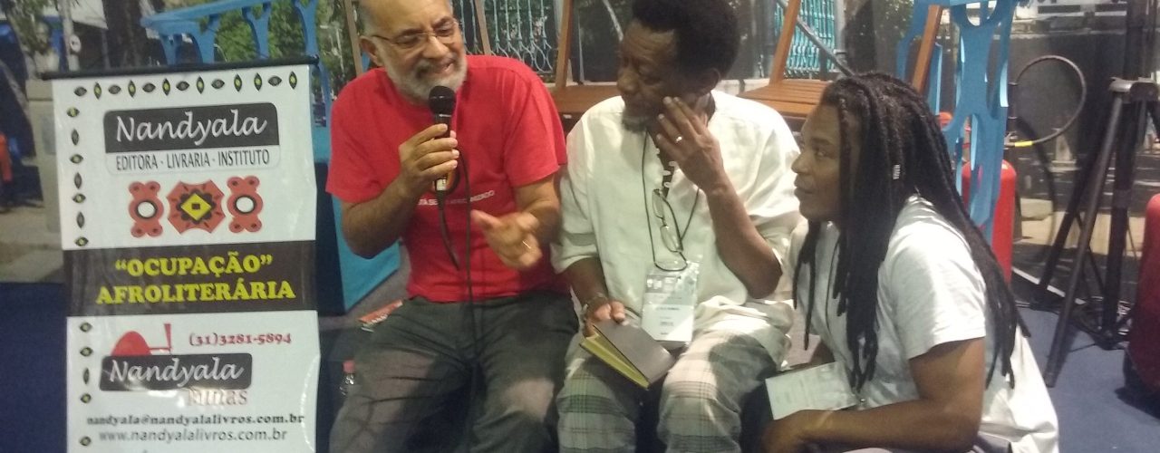Prof. Amauri Pereira (UFRRJ) e os poetas Éle Semog (RJ) e Mil Soul Santos BA) - Bienal do Livro Rio 2017
